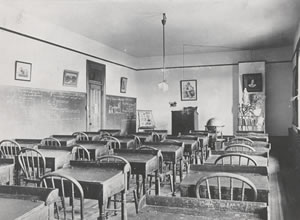 Salle de classe de l’Académie Sainte-Anne (1895)